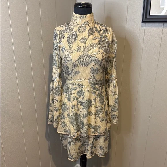 B6 Cynthia Rowley Women’s 2 Beige and Gray Patterned Long Sleeve Sequined Dress - Picture 1 of 8